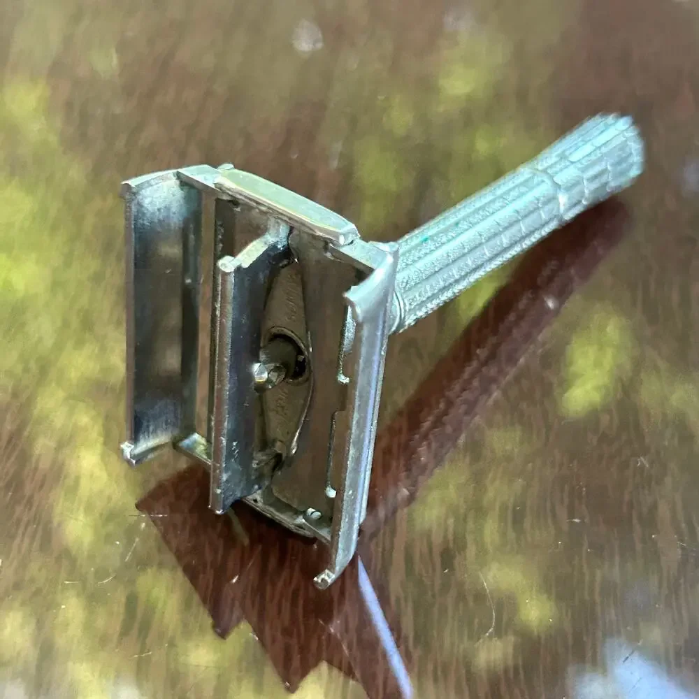 Vintage Safety Razor Double Edge Metal Razor 3.5” Grooming Tool